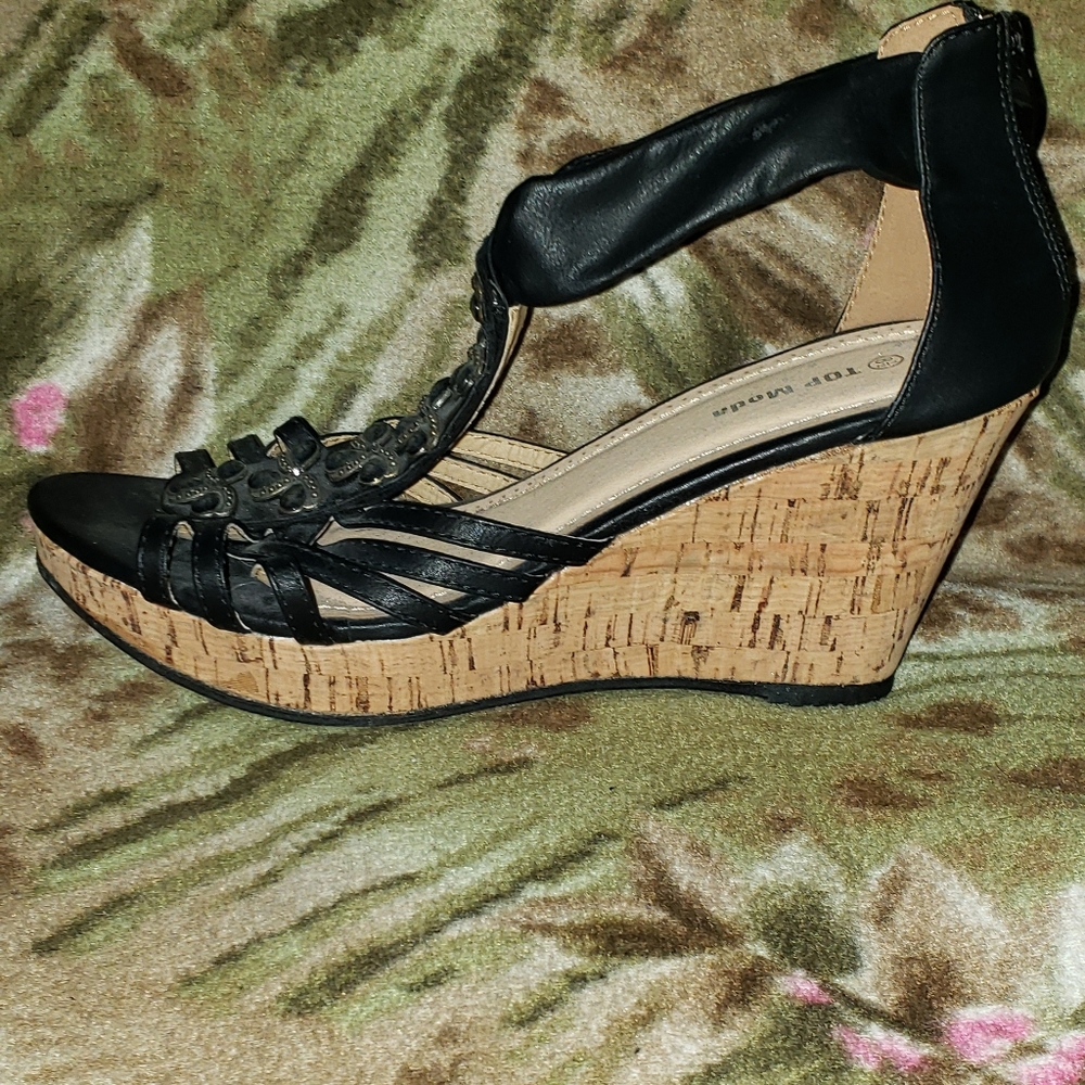 Sandals - Picture 4 of 4
